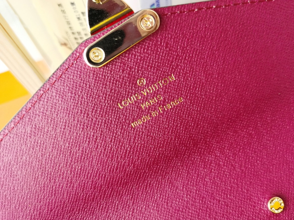 LVコピーウォレット着用イメージ